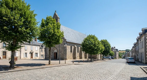 Photographie r&eacute;elle de la commune de Couzeix pr&egrave;s de Limoges, montrant un &eacute;l&eacute;ment caract&eacute;ristique de la localit&eacute; (une rue typique, une place, un b&acirc;timent remarquable ou un carrefour important) en bon &eacute;tat de jour. L'image doit clairement identifier Couzeix comme un lieu distinct et professionnellement &eacute;tabli, sans personnages en avant-plan, permettant d'illustrer l'une des zones de couverture g&eacute;ographique du garage automobile.